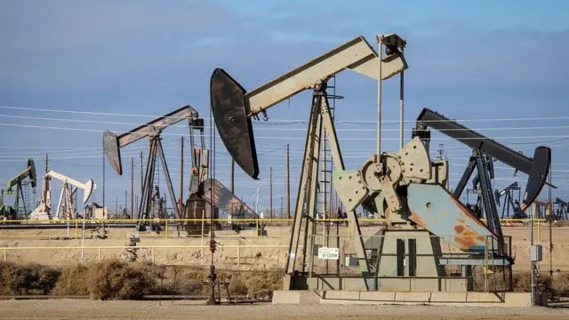 Precio del petróleo WTI baja a USD 64,37