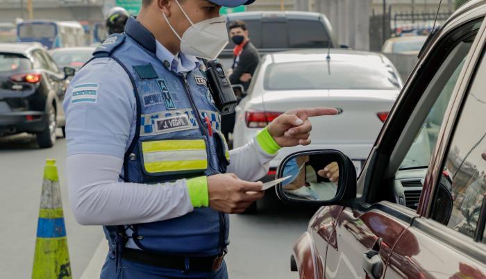 Hasta este 15 de julio se podrá conducir con licencia caducada en Ecuador