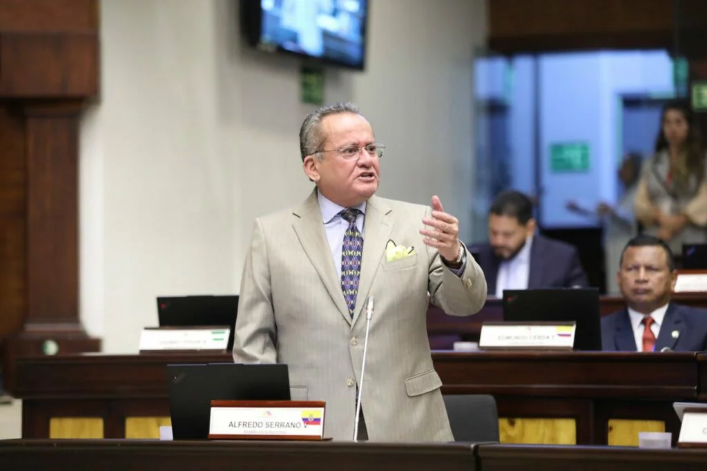 Serrano responde a De la Gasca: “Me preocupa que un charlatán y mentiroso pretenda ser fiscal de la Nación”