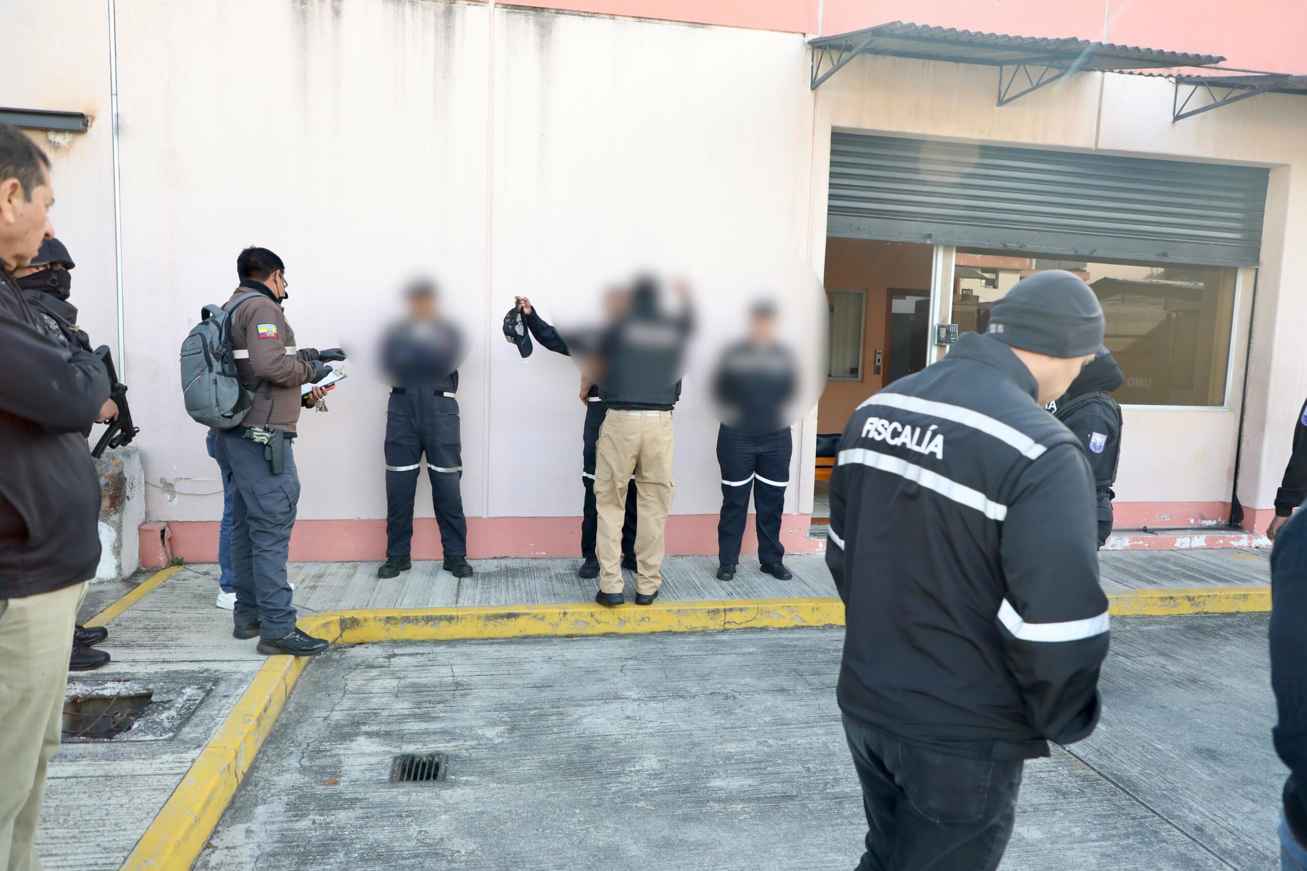 Policías detenidos por presunta venta de armas a grupos criminales