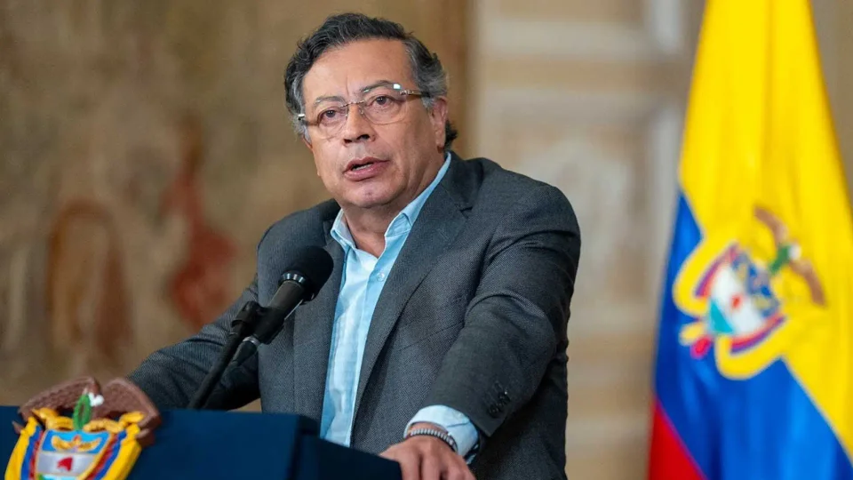 Gustavo Petro afirma que viajó a Manta para escribir un libro