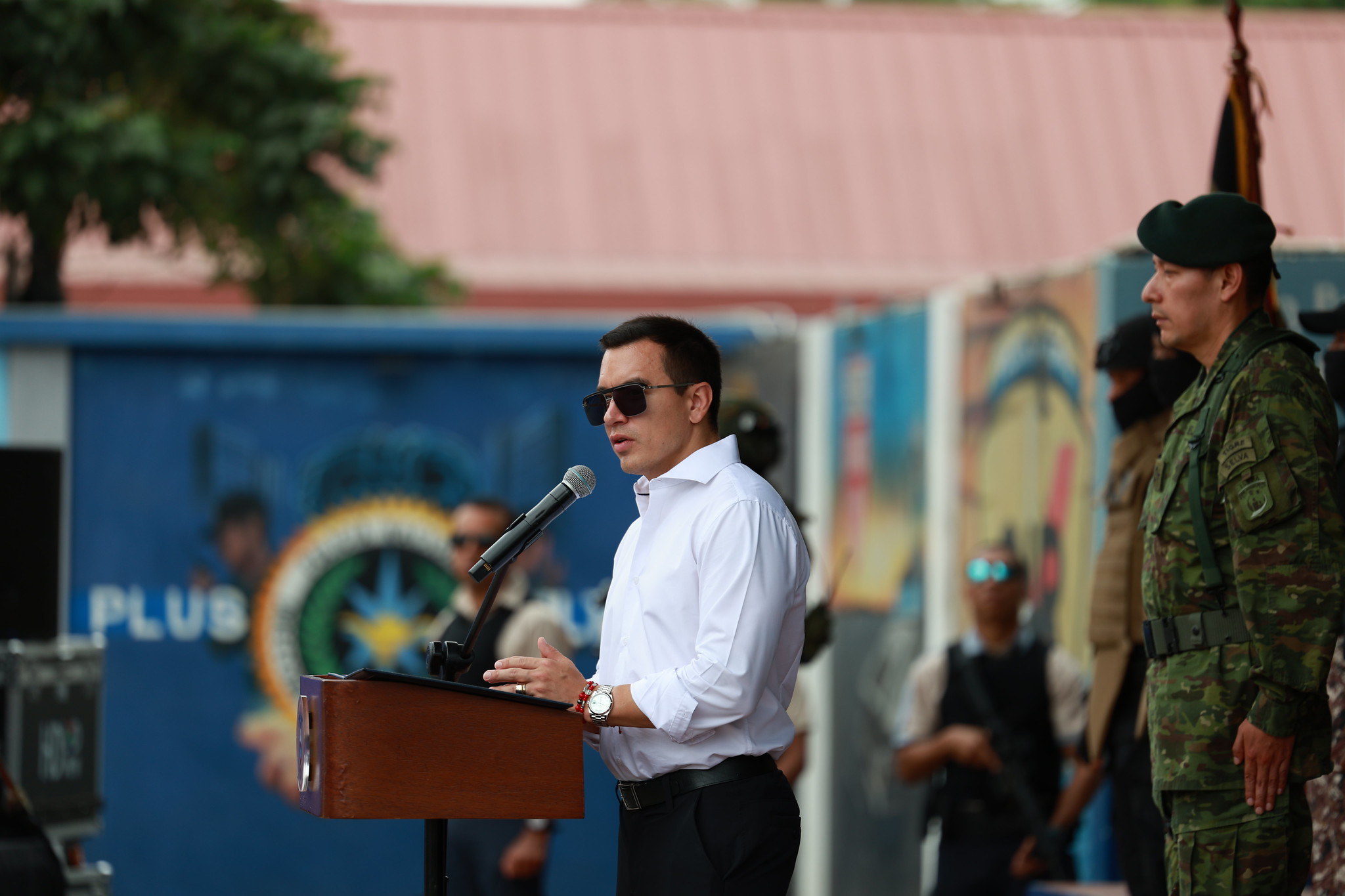 Presidente Daniel Noboa emite decretos para la fusión de ministerios