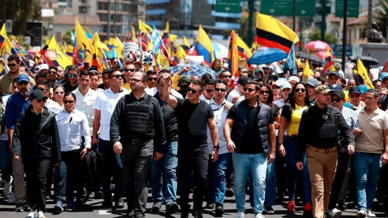 Gobierno niega uso de fondos públicos en protesta contra la Corte Constitucional