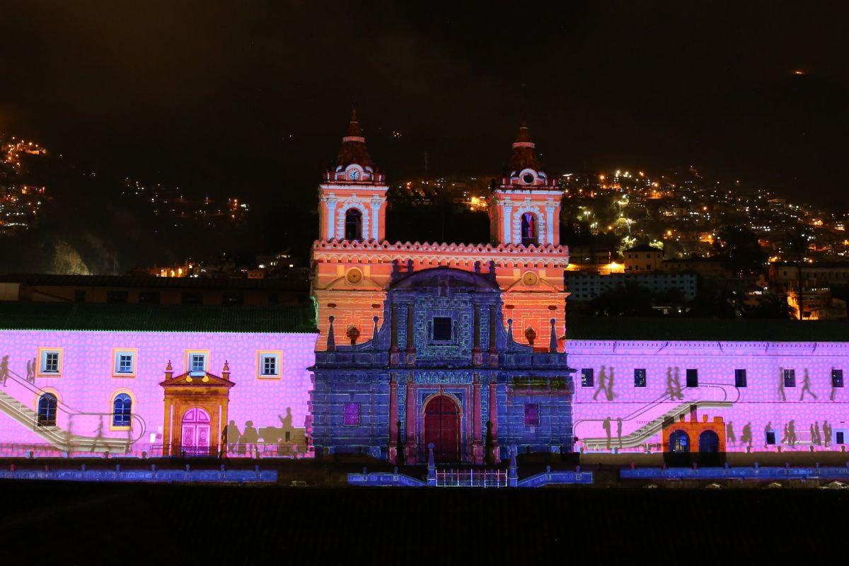 El Metro de Quito extenderá su horario hasta medianoche durante el festival ‘Quito Luz de América’
