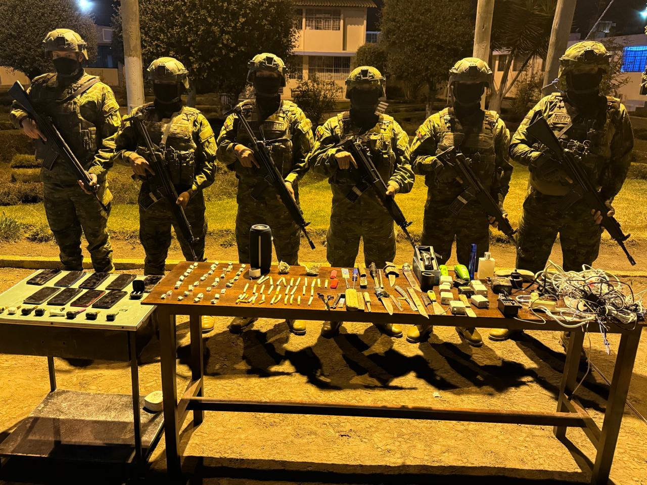 Cárcel de Riobamba: droga, armas y celulares estaban ocultos tras muros y techos